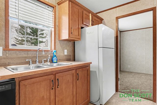 6913 Sandwood Street, Rockford, MI 49341