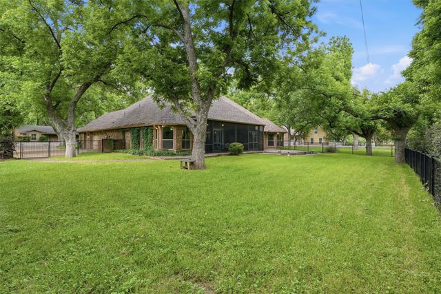 8753 S Monticello Circle, Granbury, TX 76049