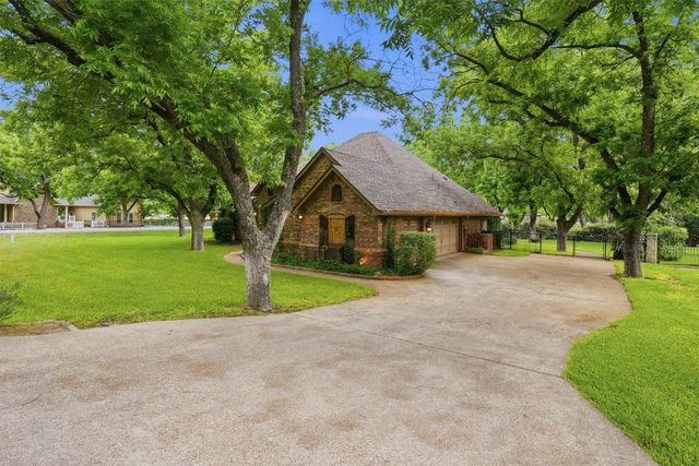 8753 S Monticello Circle, Granbury, TX 76049