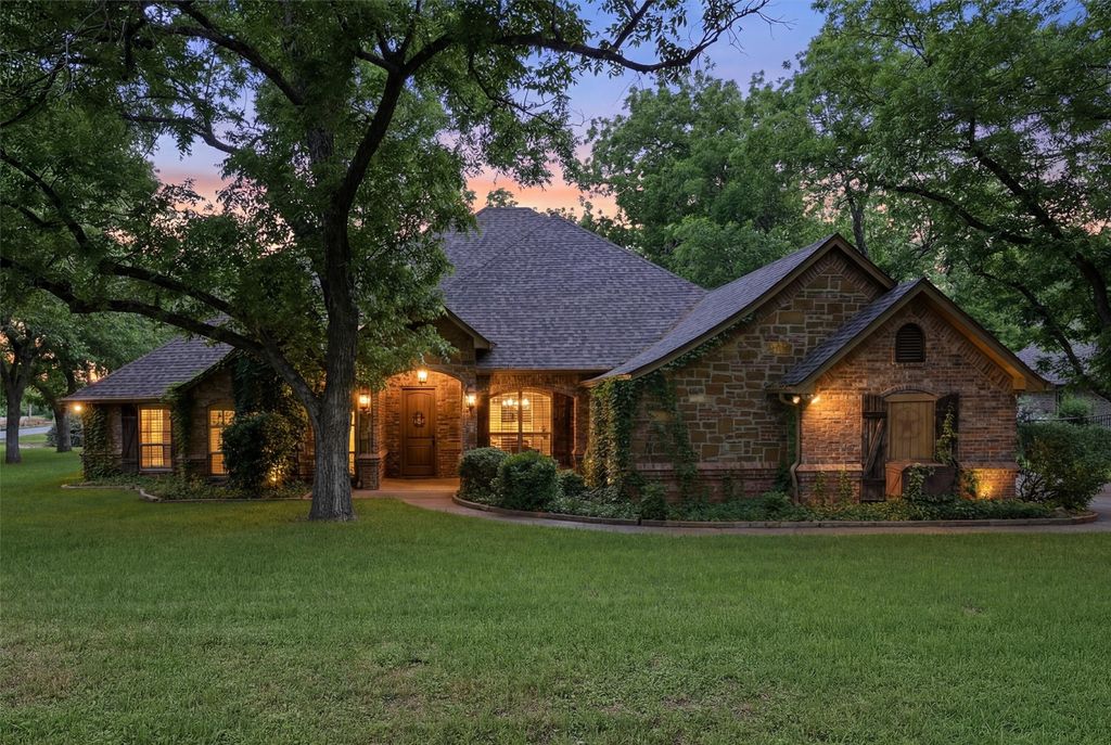8753 S Monticello Circle, Granbury, TX 76049