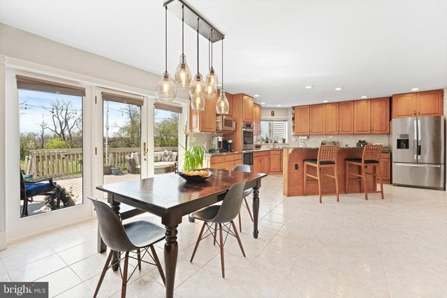 25 CARSDALE DR, Belle Mead, NJ 08502