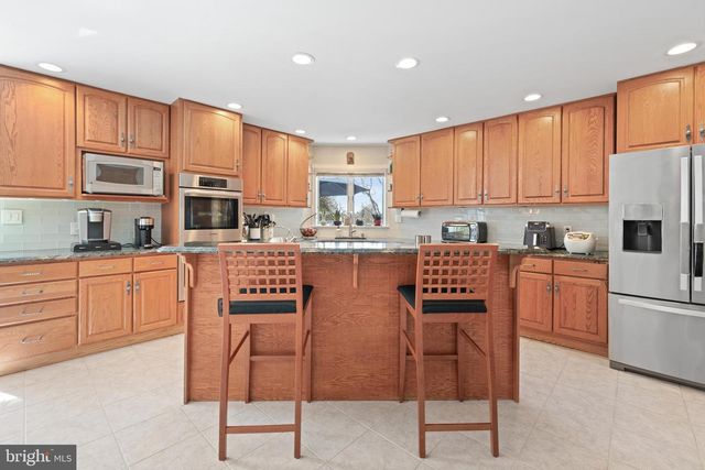 25 CARSDALE DR, Belle Mead, NJ 08502