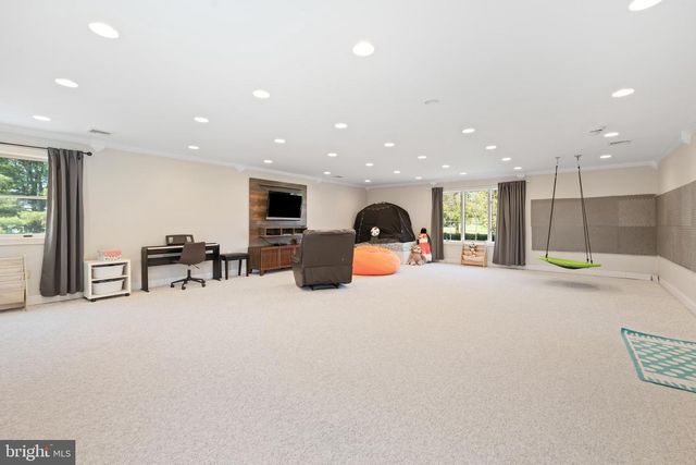 25 CARSDALE DR, Belle Mead, NJ 08502