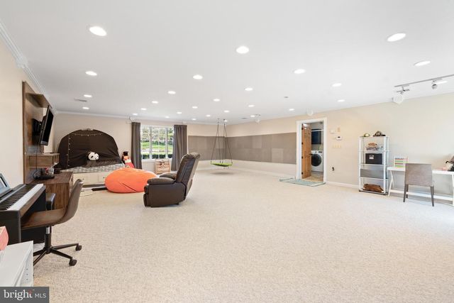 25 CARSDALE DR, Belle Mead, NJ 08502