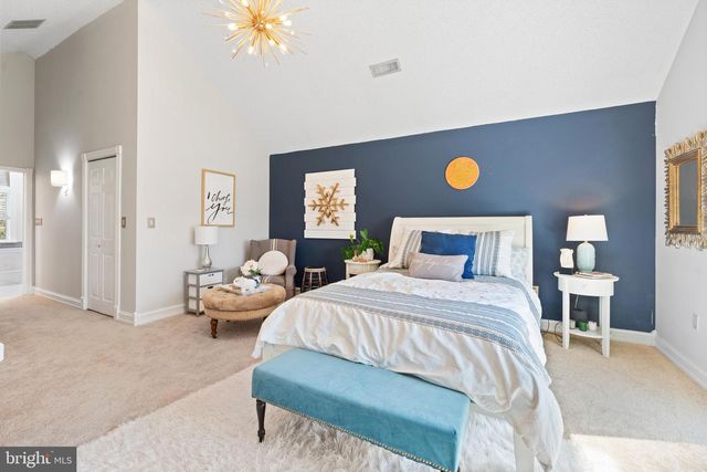 25 CARSDALE DR, Belle Mead, NJ 08502