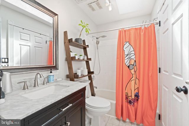 25 CARSDALE DR, Belle Mead, NJ 08502