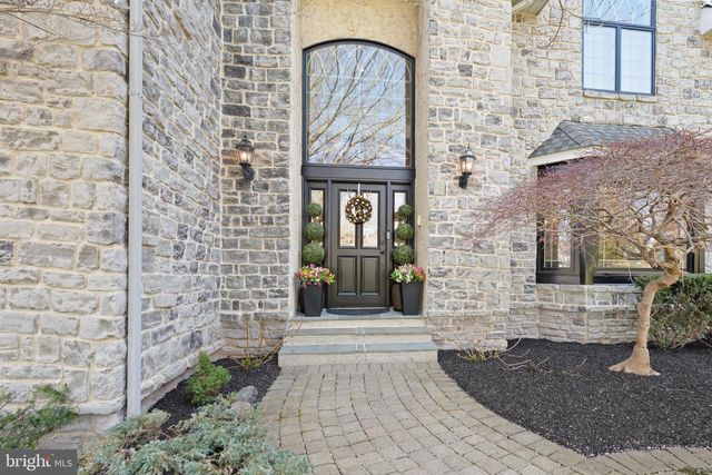 25 CARSDALE DR, Belle Mead, NJ 08502