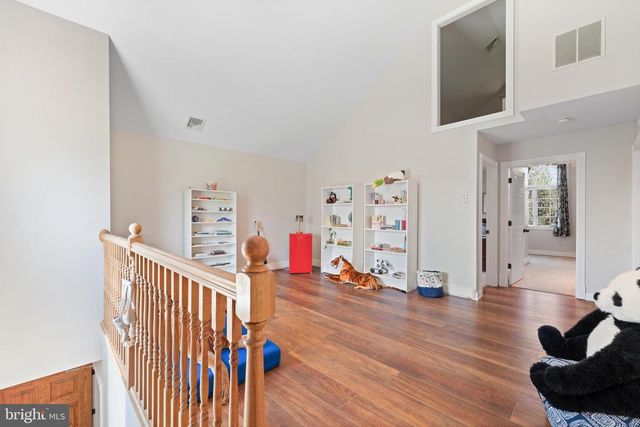25 CARSDALE DR, Belle Mead, NJ 08502