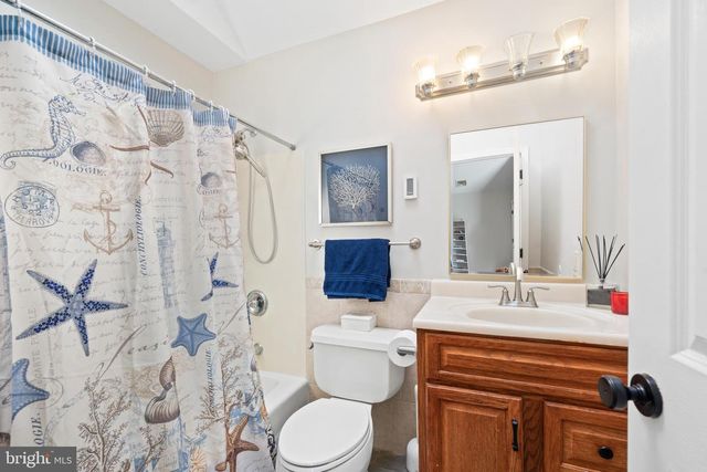 25 CARSDALE DR, Belle Mead, NJ 08502