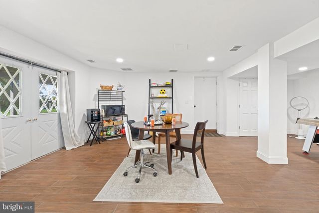 25 CARSDALE DR, Belle Mead, NJ 08502
