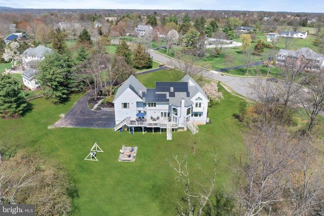25 CARSDALE DR, Belle Mead, NJ 08502