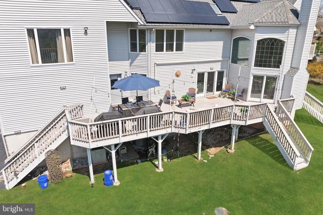 25 CARSDALE DR, Belle Mead, NJ 08502