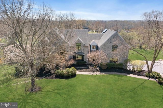 25 CARSDALE DR, Belle Mead, NJ 08502