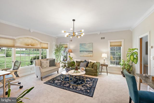 25 CARSDALE DR, Belle Mead, NJ 08502