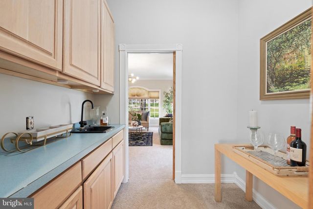 25 CARSDALE DR, Belle Mead, NJ 08502