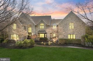 25 CARSDALE DR, Belle Mead, NJ 08502