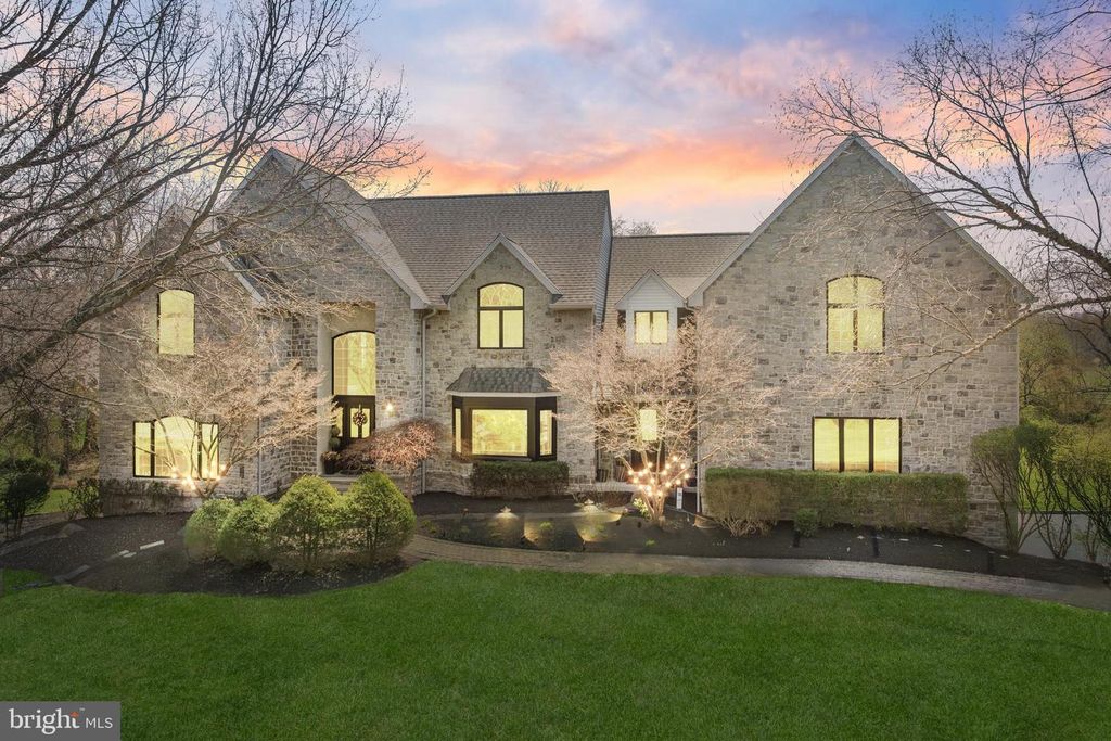25 CARSDALE DR, Belle Mead, NJ 08502