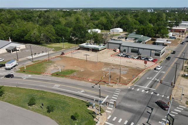 350 NW 1st, Paris, TX 75460
