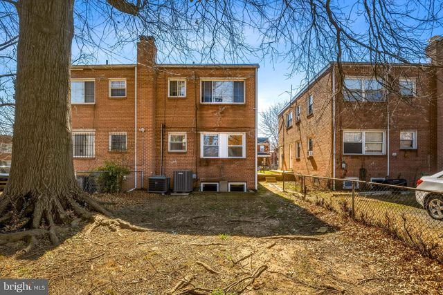 1242 SAVANNAH PL SE, Washington, DC 20032