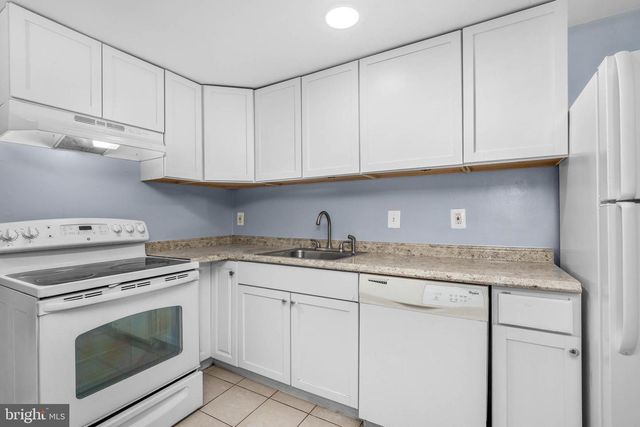 1242 SAVANNAH PL SE, Washington, DC 20032