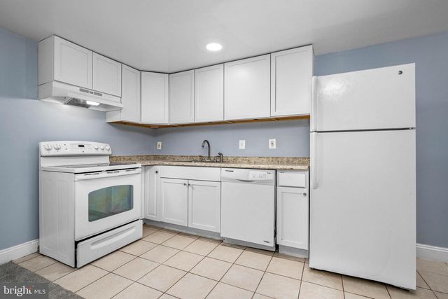 1242 SAVANNAH PL SE, Washington, DC 20032