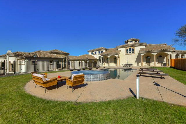 2070 W Green Springs Rd, El Dorado Hills, CA 95762