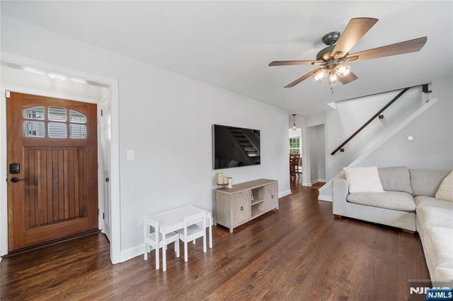 25 2nd Avenue, Roseland, NJ 07068