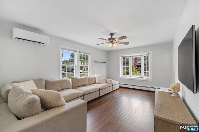25 2nd Avenue, Roseland, NJ 07068