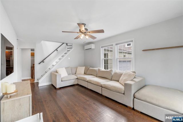 25 2nd Avenue, Roseland, NJ 07068
