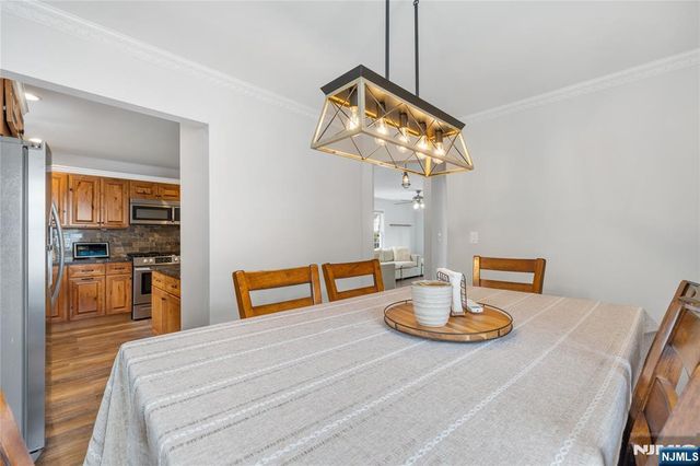 25 2nd Avenue, Roseland, NJ 07068