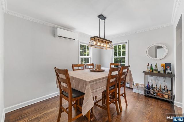 25 2nd Avenue, Roseland, NJ 07068