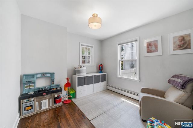 25 2nd Avenue, Roseland, NJ 07068