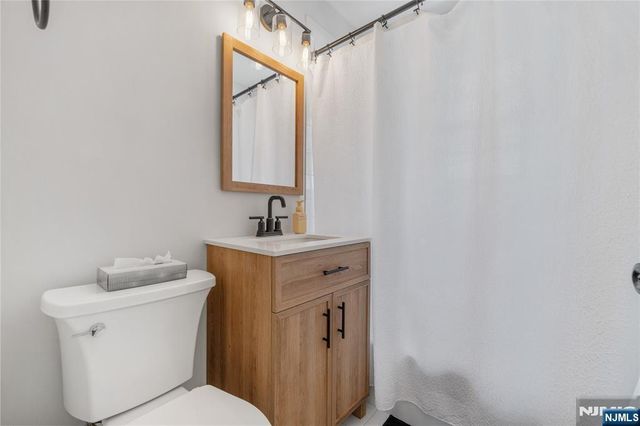 25 2nd Avenue, Roseland, NJ 07068