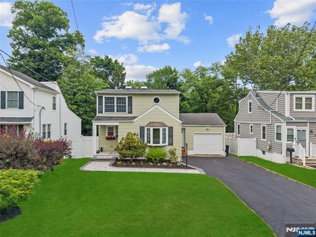 25 2nd Avenue, Roseland, NJ 07068