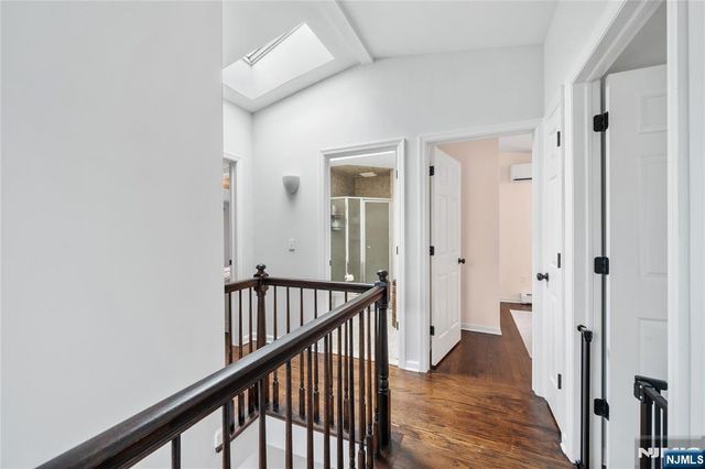 25 2nd Avenue, Roseland, NJ 07068