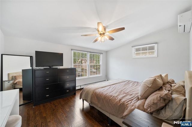 25 2nd Avenue, Roseland, NJ 07068