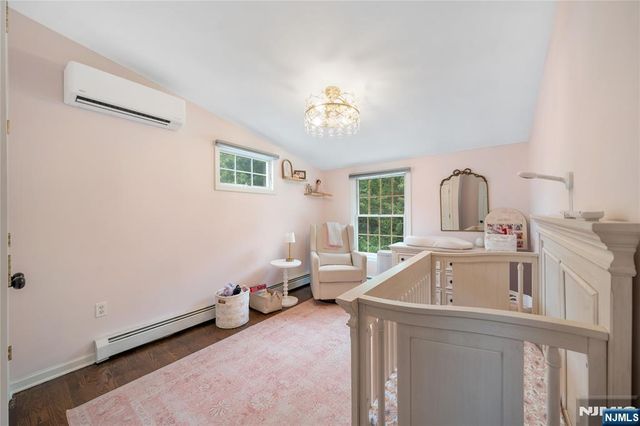 25 2nd Avenue, Roseland, NJ 07068