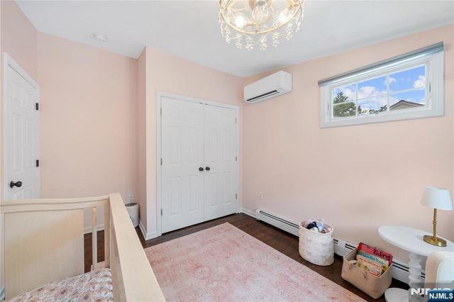 25 2nd Avenue, Roseland, NJ 07068