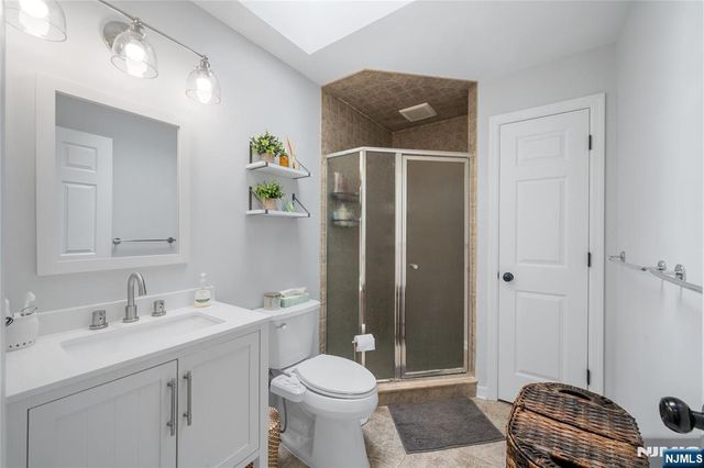 25 2nd Avenue, Roseland, NJ 07068