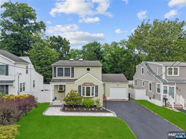 25 2nd Avenue, Roseland, NJ 07068