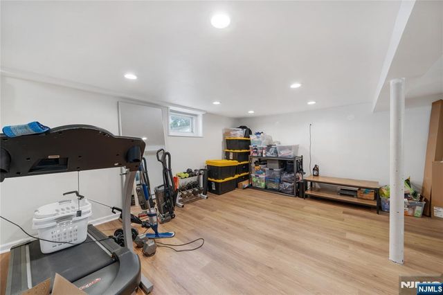 25 2nd Avenue, Roseland, NJ 07068