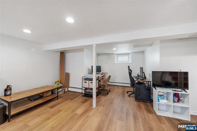 25 2nd Avenue, Roseland, NJ 07068