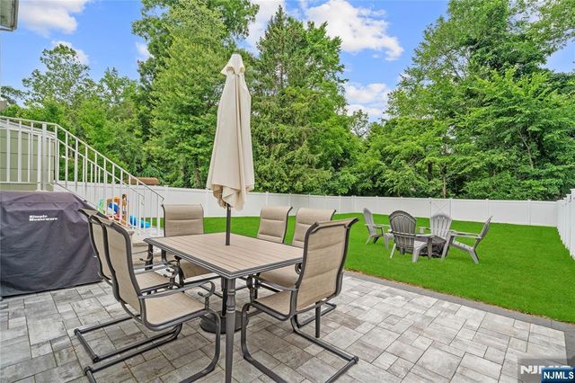 25 2nd Avenue, Roseland, NJ 07068