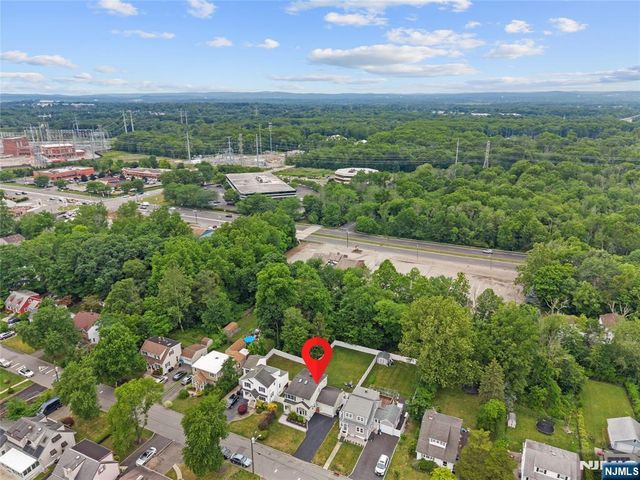 25 2nd Avenue, Roseland, NJ 07068
