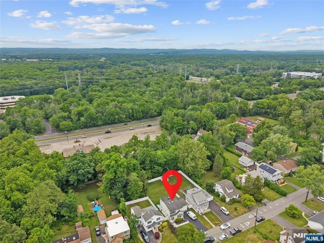 25 2nd Avenue, Roseland, NJ 07068