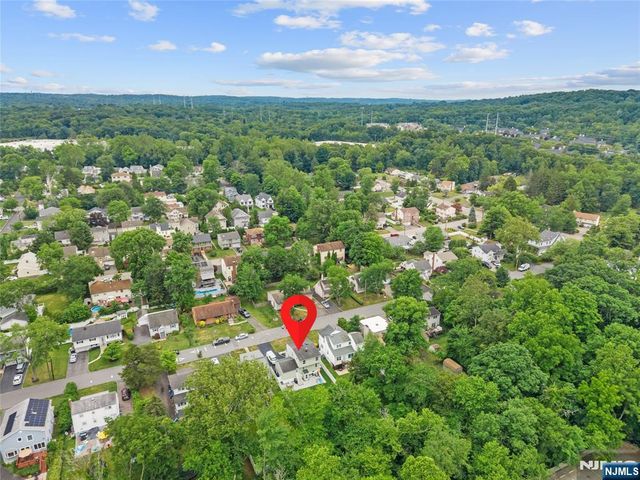 25 2nd Avenue, Roseland, NJ 07068