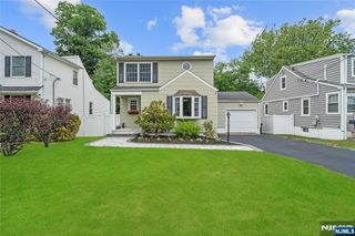 25 2nd Avenue, Roseland, NJ 07068