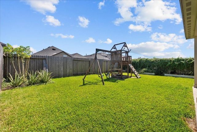 5111 Bay Lane, Bacliff, TX 77518
