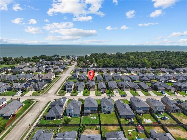 5111 Bay Lane, Bacliff, TX 77518