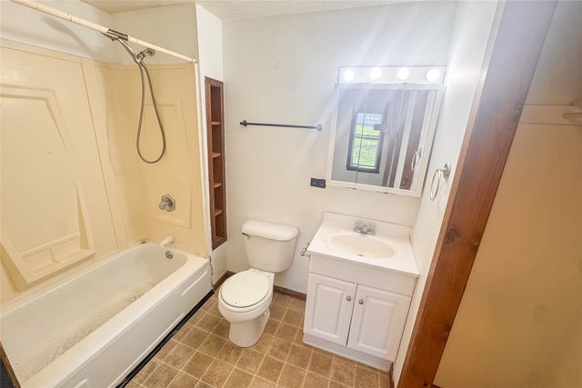 606 N 3rd Street, Guthrie Center, IA 50115